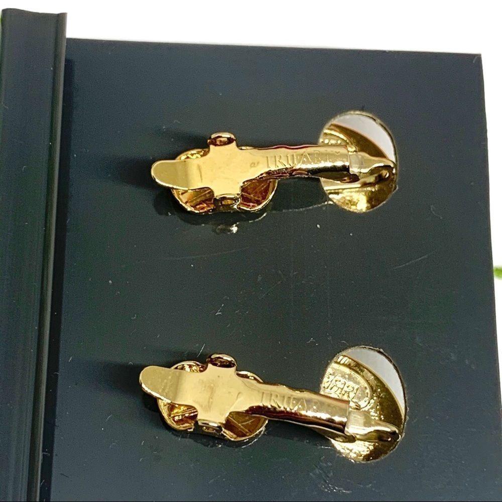 VINTAGE⚜️NWT TRIFARI Red Cabochon Clip Earrings - Picture 9 of 11